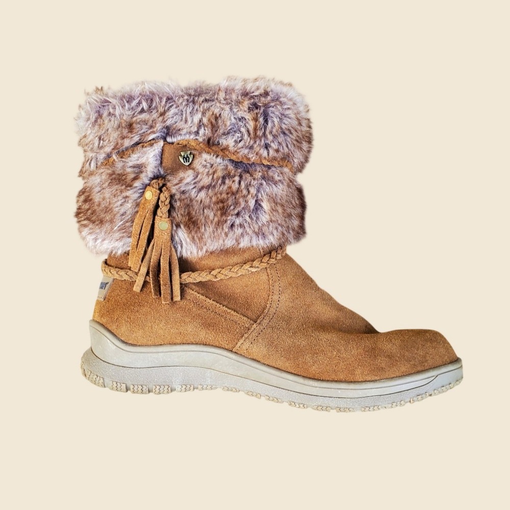 Minnetonka Womens 80083 Tan Suede Faux Fur Tassel Winter Boots Size 8M